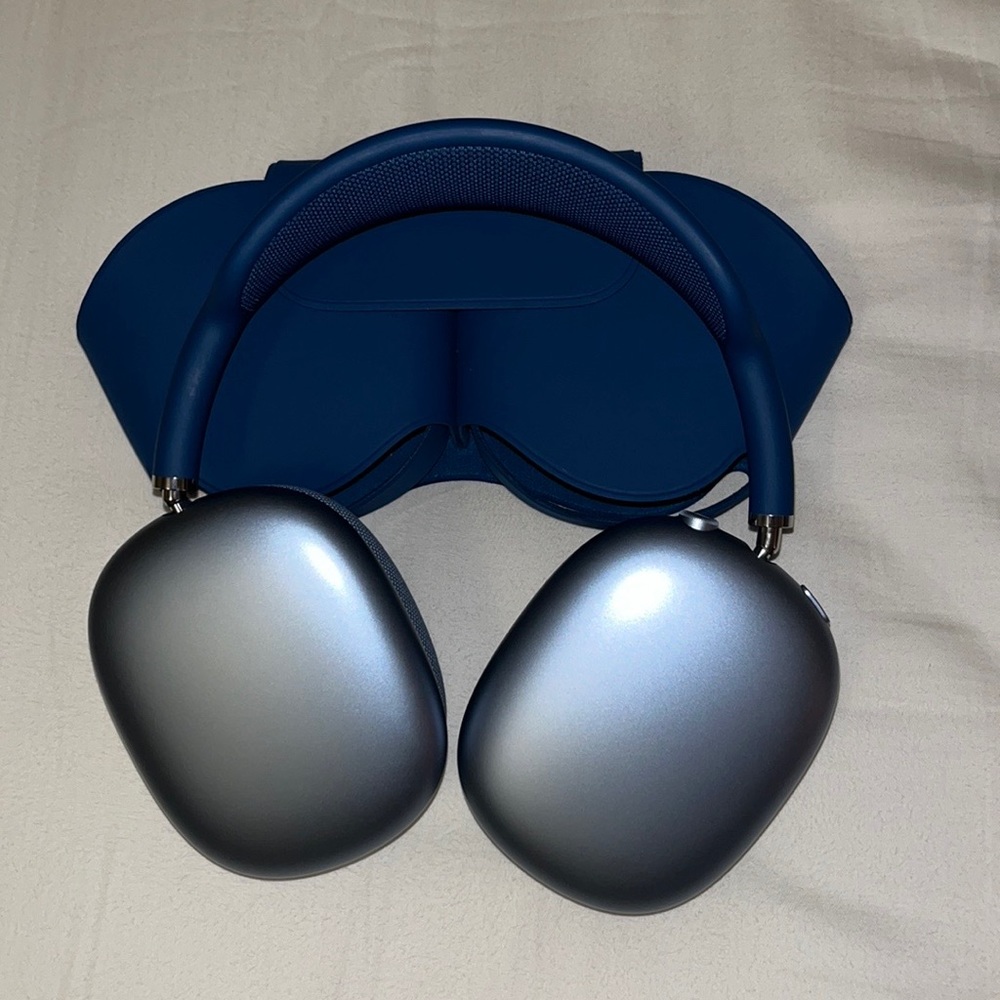 New AirPods Max - Sky Blue